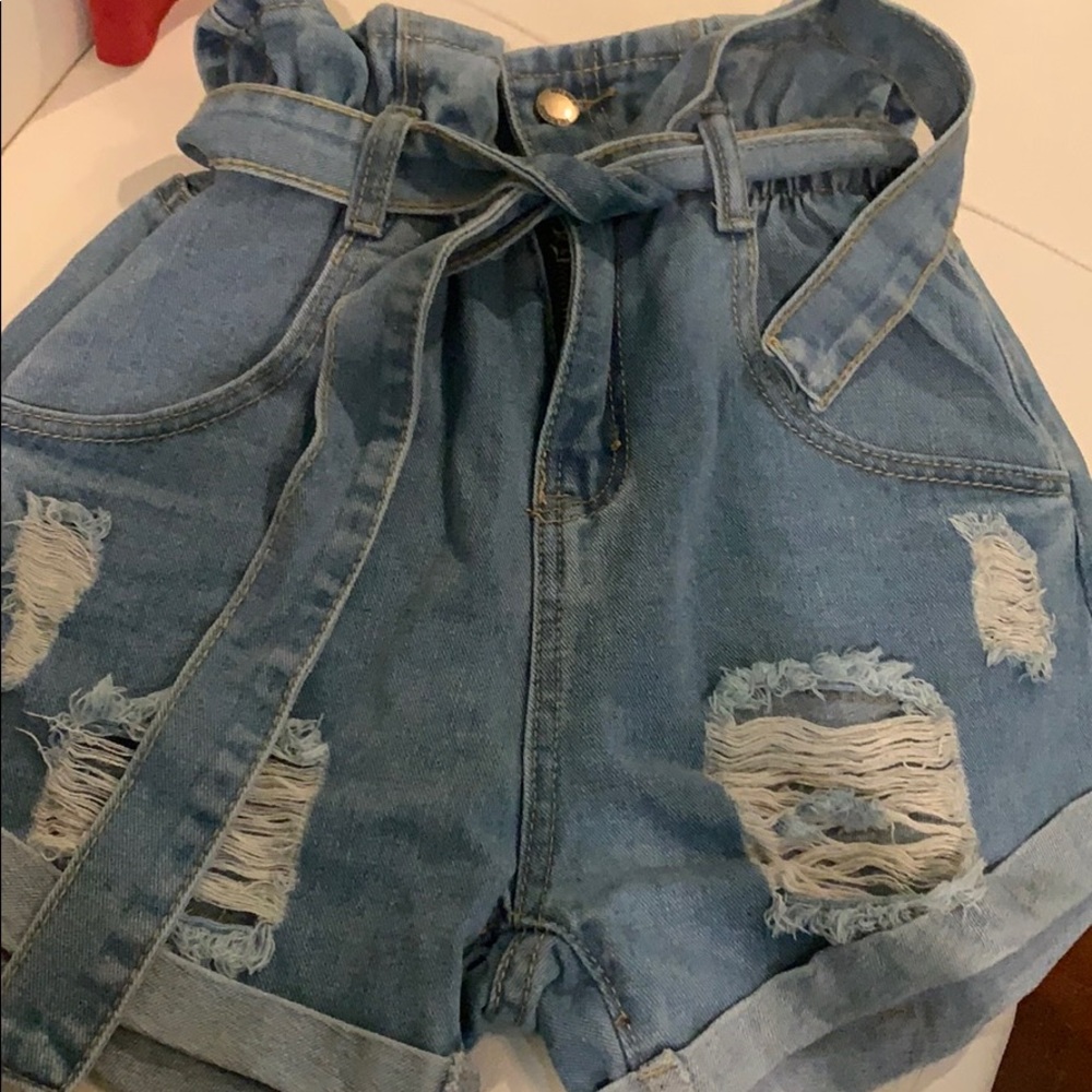 So stylish tie on top shorts!